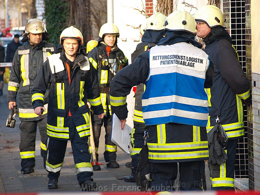 Einsatz Feuerwehr SEK Polizei Koeln Nippes Merheimerstr P049.JPG